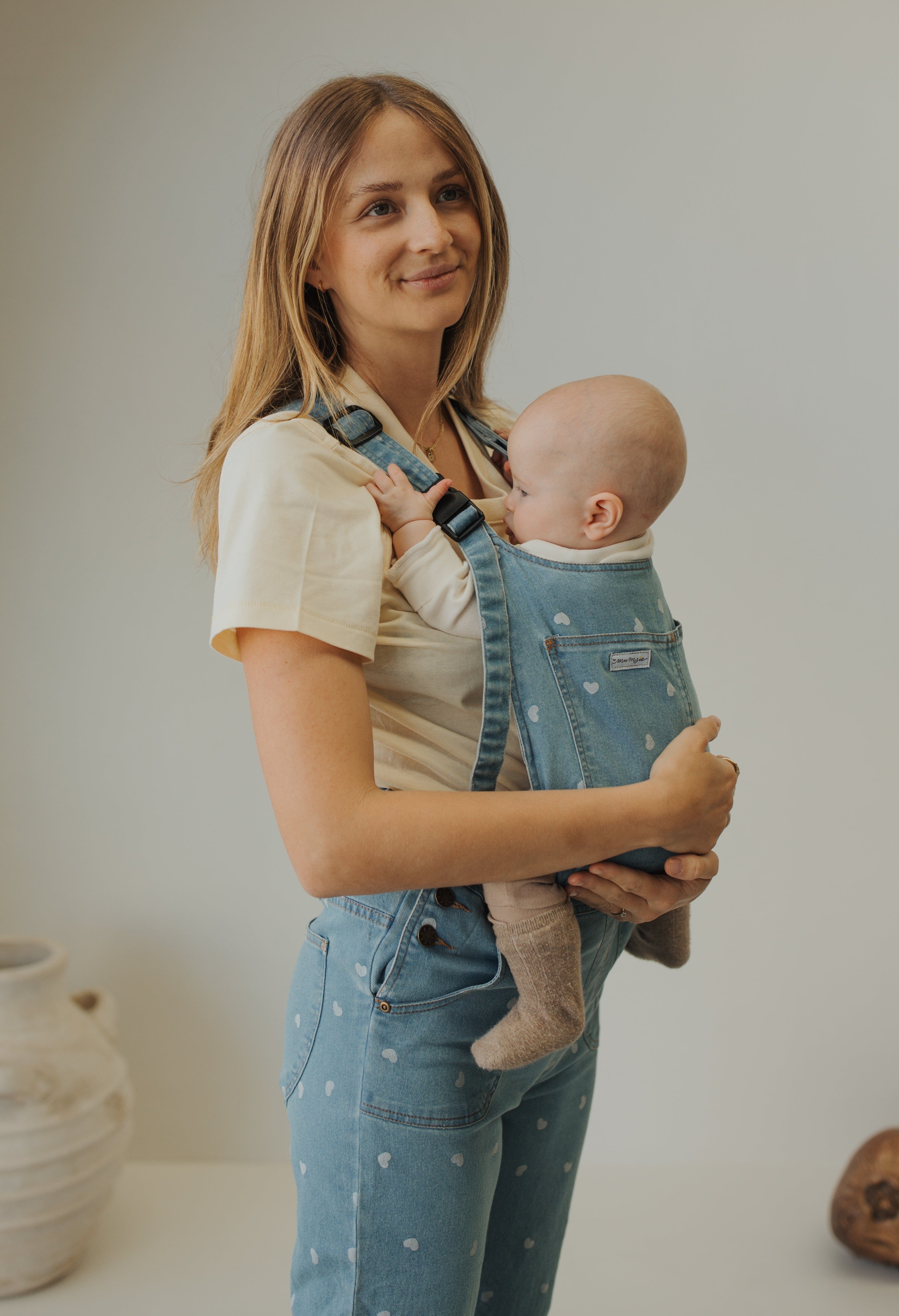the valentina - the mumsie baby wearing overalls maternity baby carrier pregnancy