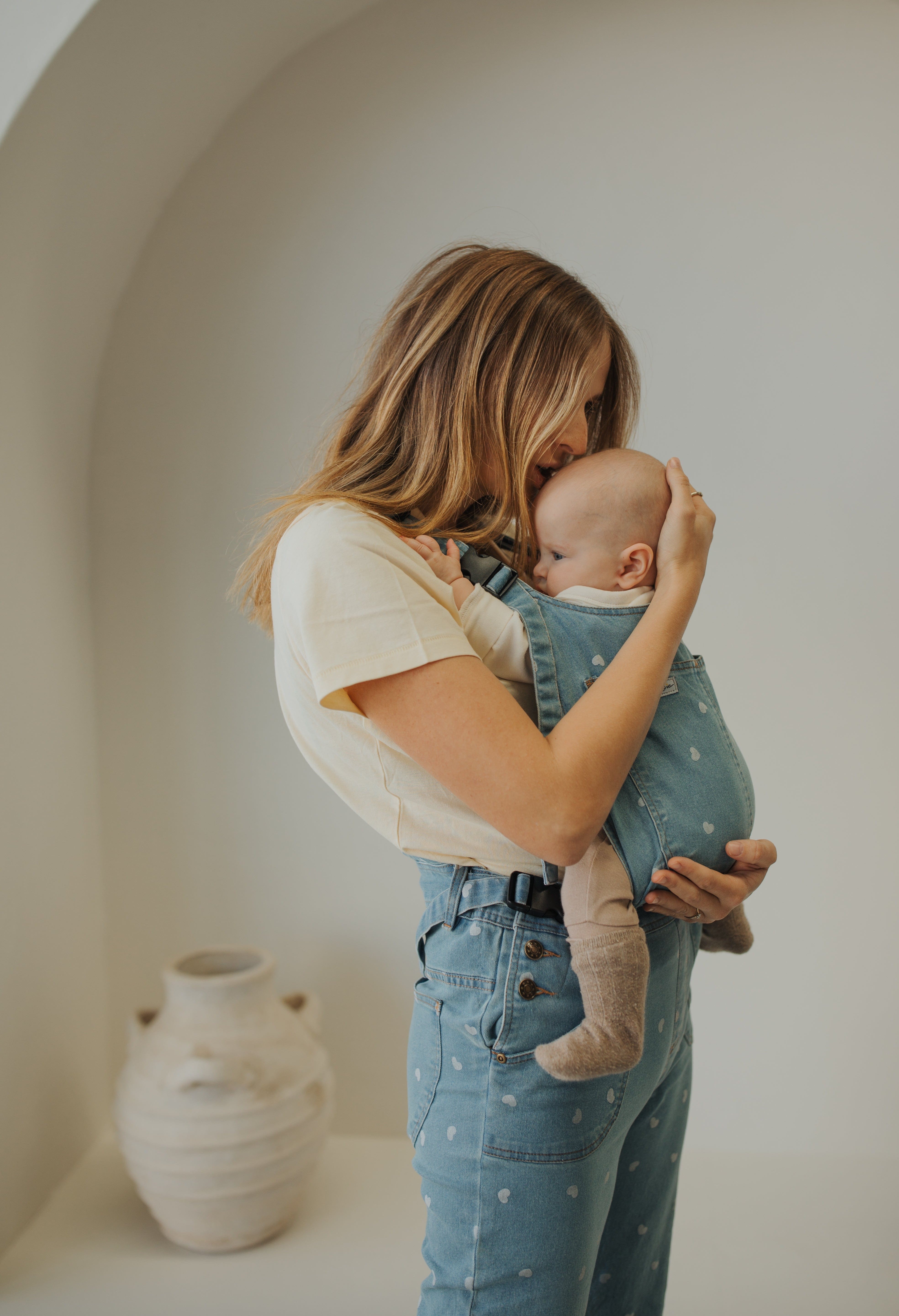 the valentina - the mumsie baby wearing overalls maternity baby carrier pregnancy