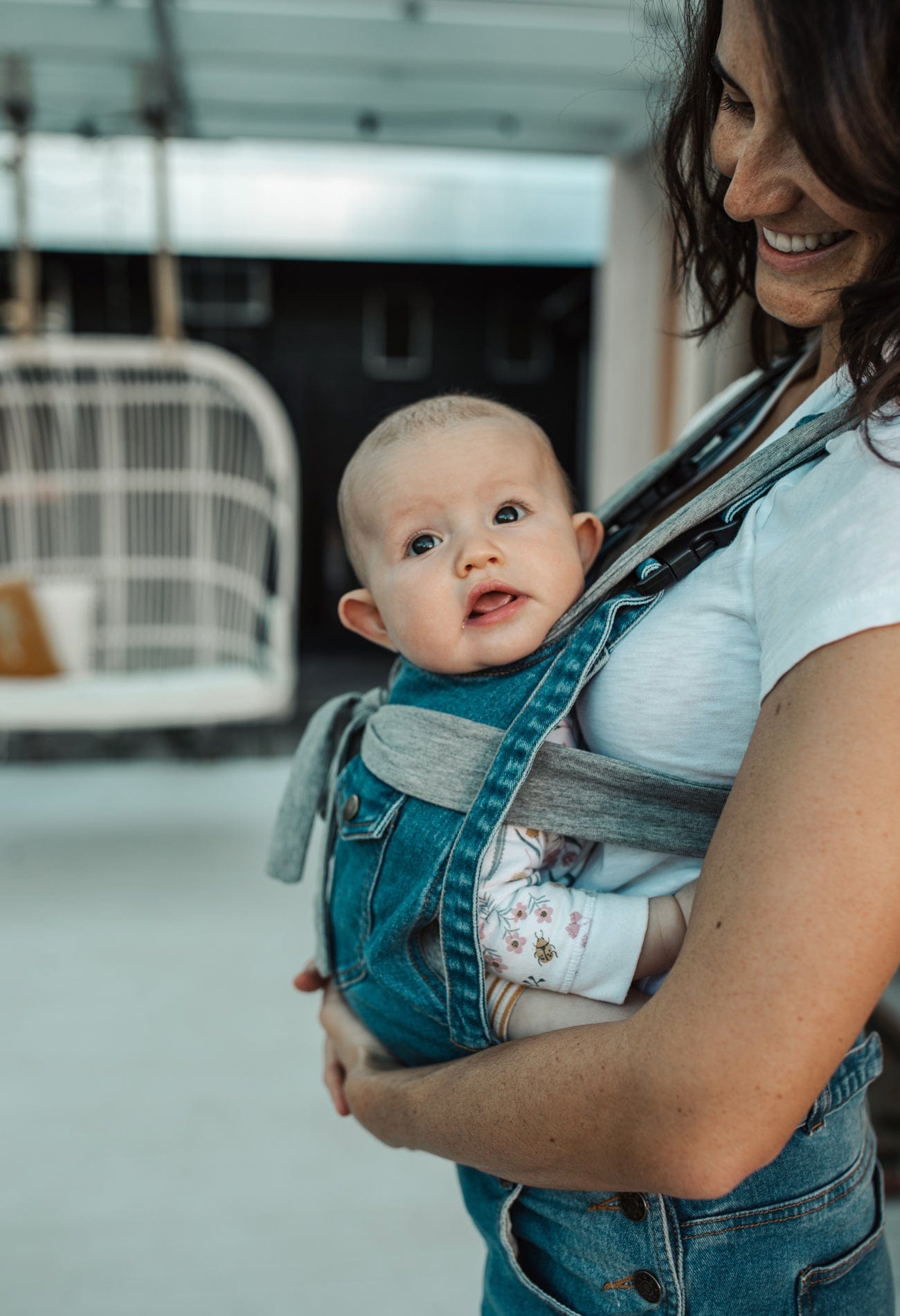 the classic original - the mumsie baby wearing overalls maternity baby carrier pregnancy