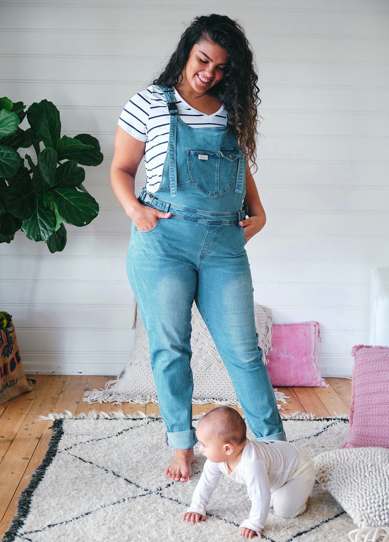the classic - the mumsie baby wearing overalls maternity baby carrier pregnancy