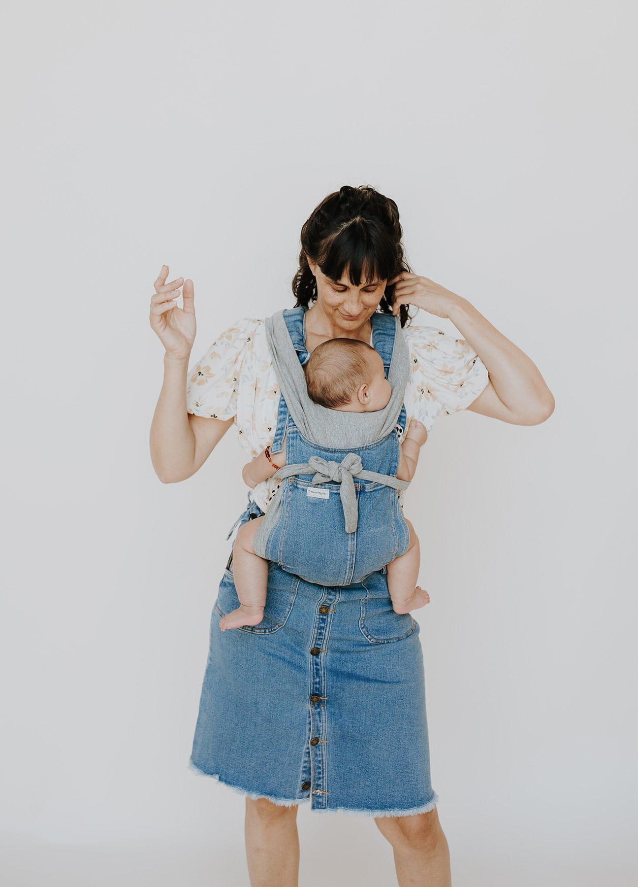 the edie - the mumsie baby wearing overalls maternity baby carrier pregnancy