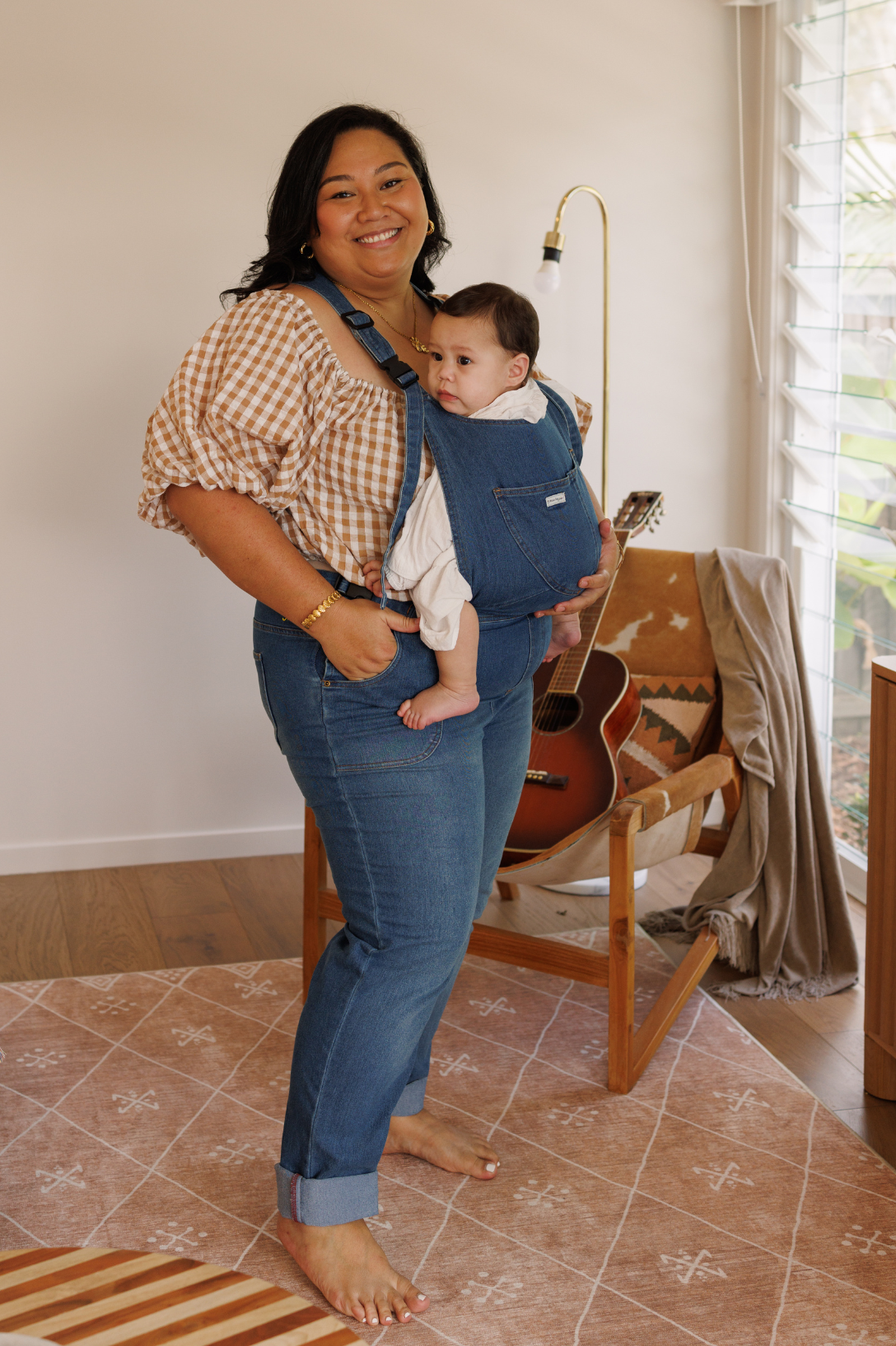 the poppy - the mumsie baby wearing overalls maternity baby carrier pregnancy