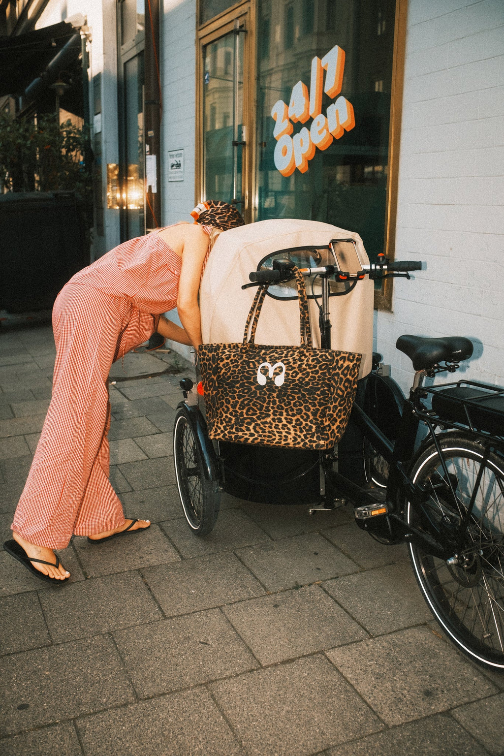 Leo Tote bag