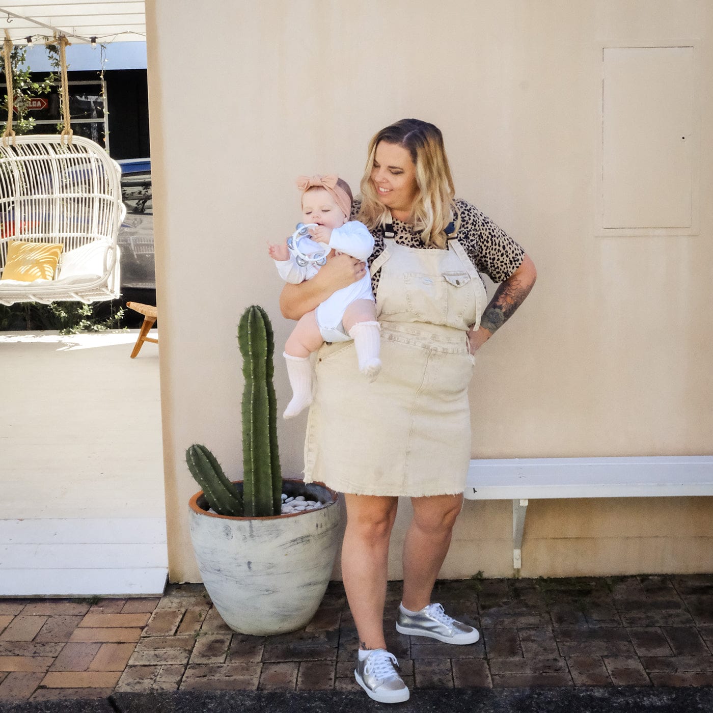 the sahara - the mumsie baby wearing overalls maternity baby carrier pregnancy